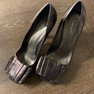 Nine West metallic black heels size 8.5